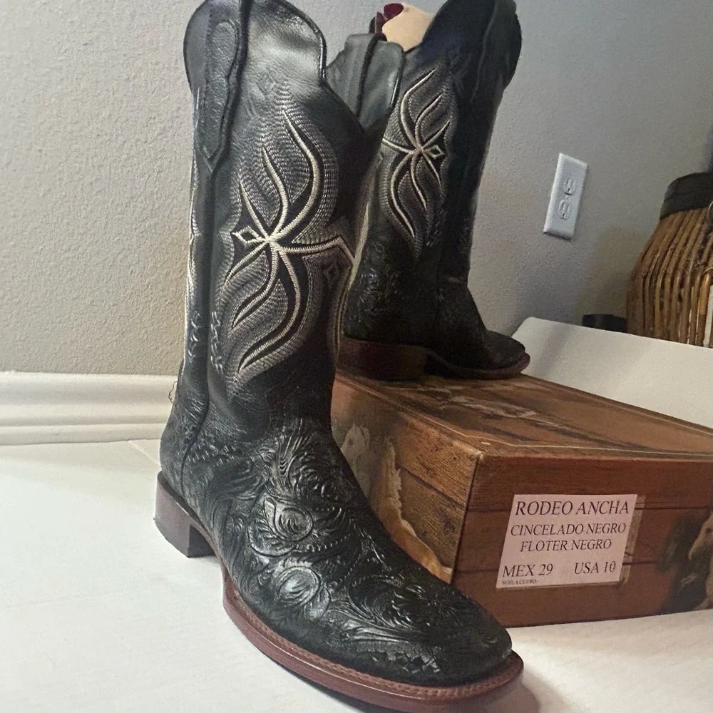 Men's Cowboy Boots Size 10 Black Leather Handmade Intricate Detail Square Toe